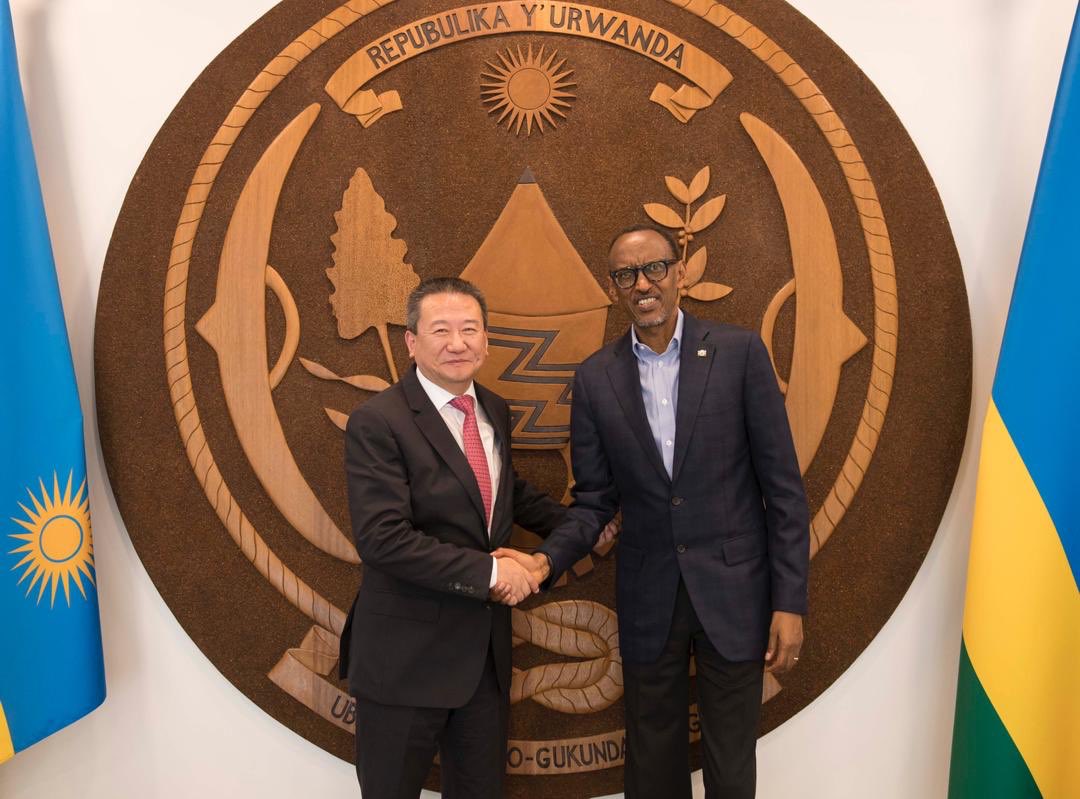 Perezida Kagame na Huang bagiranye ibiganiro