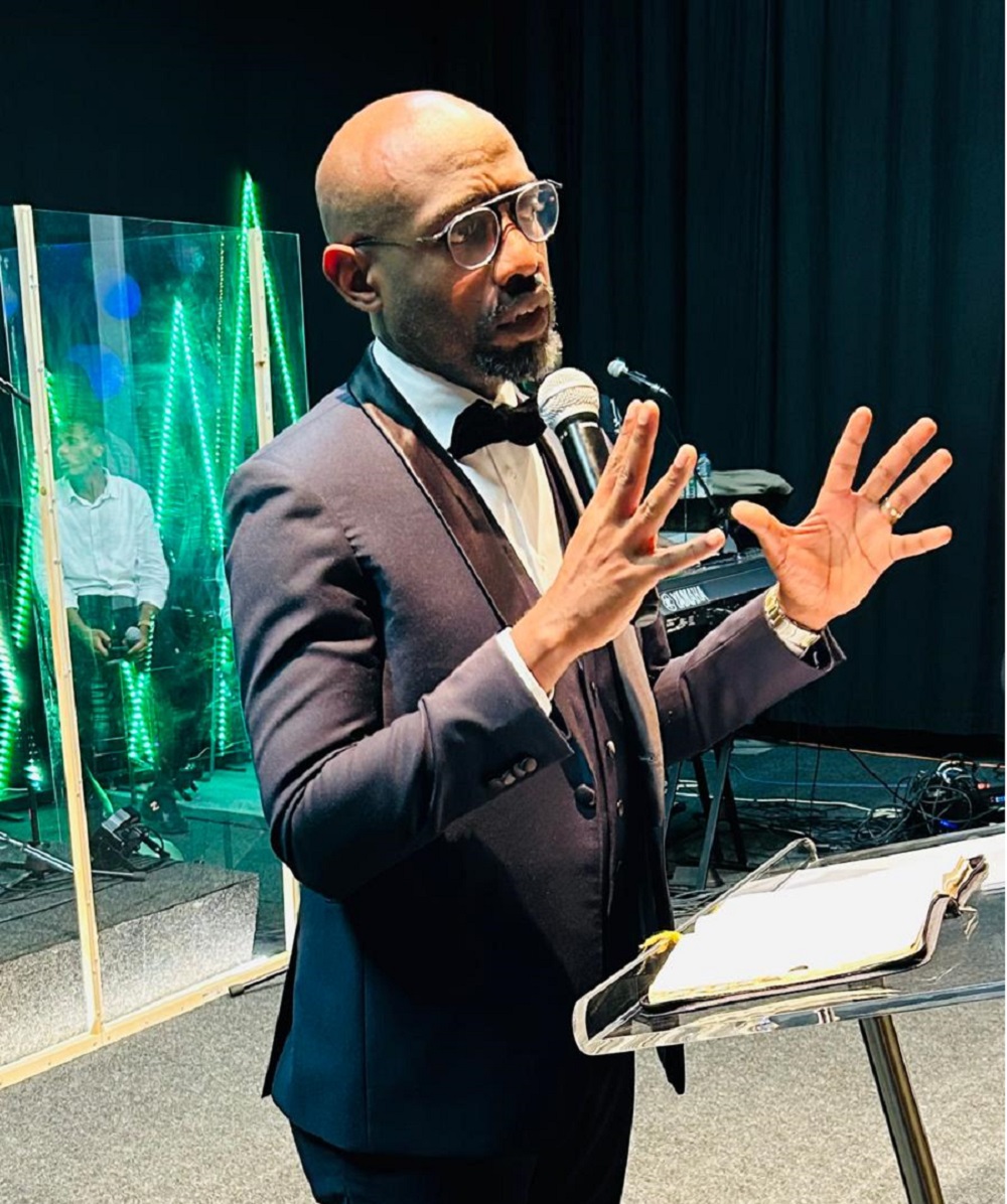 Pst Mutsindashyaka Jean Claude ni we Muyobozi w’Itorero Rafael Horeb Mountain rigiye guhuriza hamwe Abanyarwanda baba mu mahanga harebwa uko bashora imari mu Rwanda