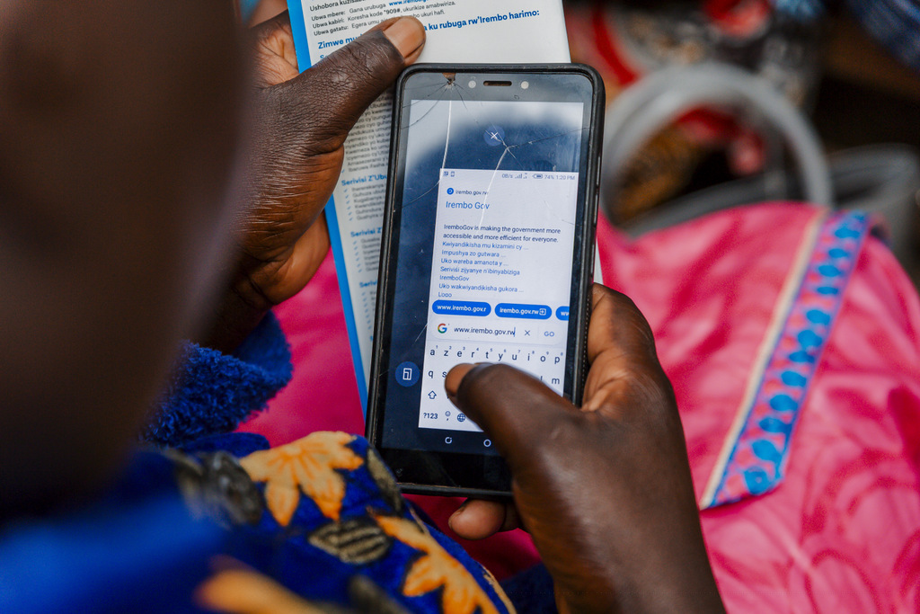 Ab'inkwakuzi bahise batangira kwisabira ibyangombwa na serivisi zinyuranye