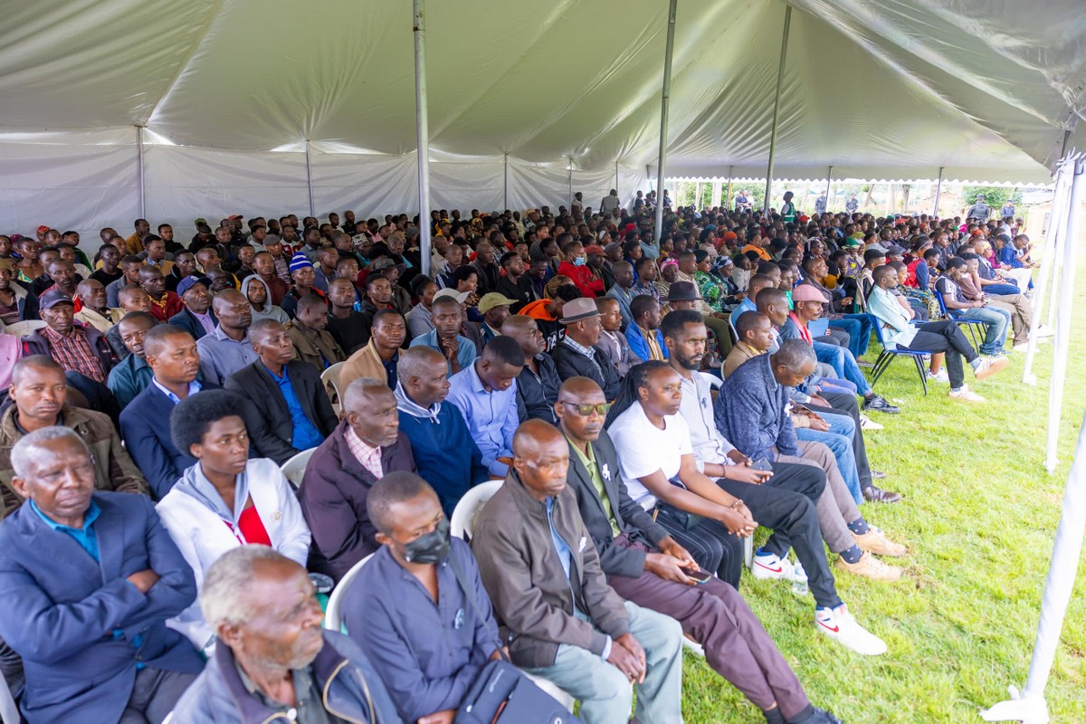 Abaturage batandukanye bitabiriye igikorwa cyo kwibuka ku nshuro ya 31 Jenoside yakorewe Abatutsi cyabereye i Busogo muri Kaminuza y'u Rwanda