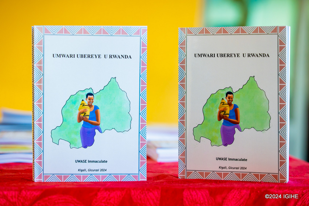 Uwase Immaculate yanditse igitabo yise Umwari Ubereye u Rwanda, kigaruka ku mateka y'abari n'abategerugori, ubushobozi bwabo n'amahirwe bafite bagomba kubyaza umusaruro