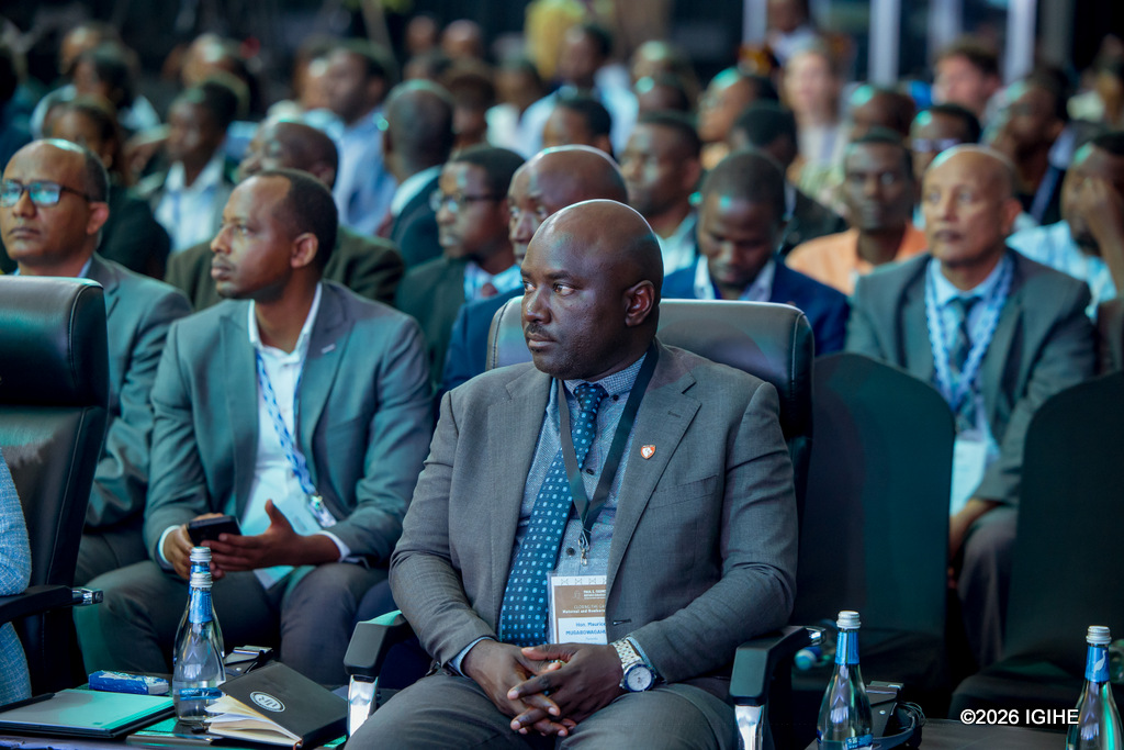 Abayobozi batandukanye barimo na Guverineri w'Intara y'Amajyaruguru, Mugabowagahunde Maurice, bitabiriye ibiganiro, basabwa kugira uruhare mu buvuzi bw'ibanze