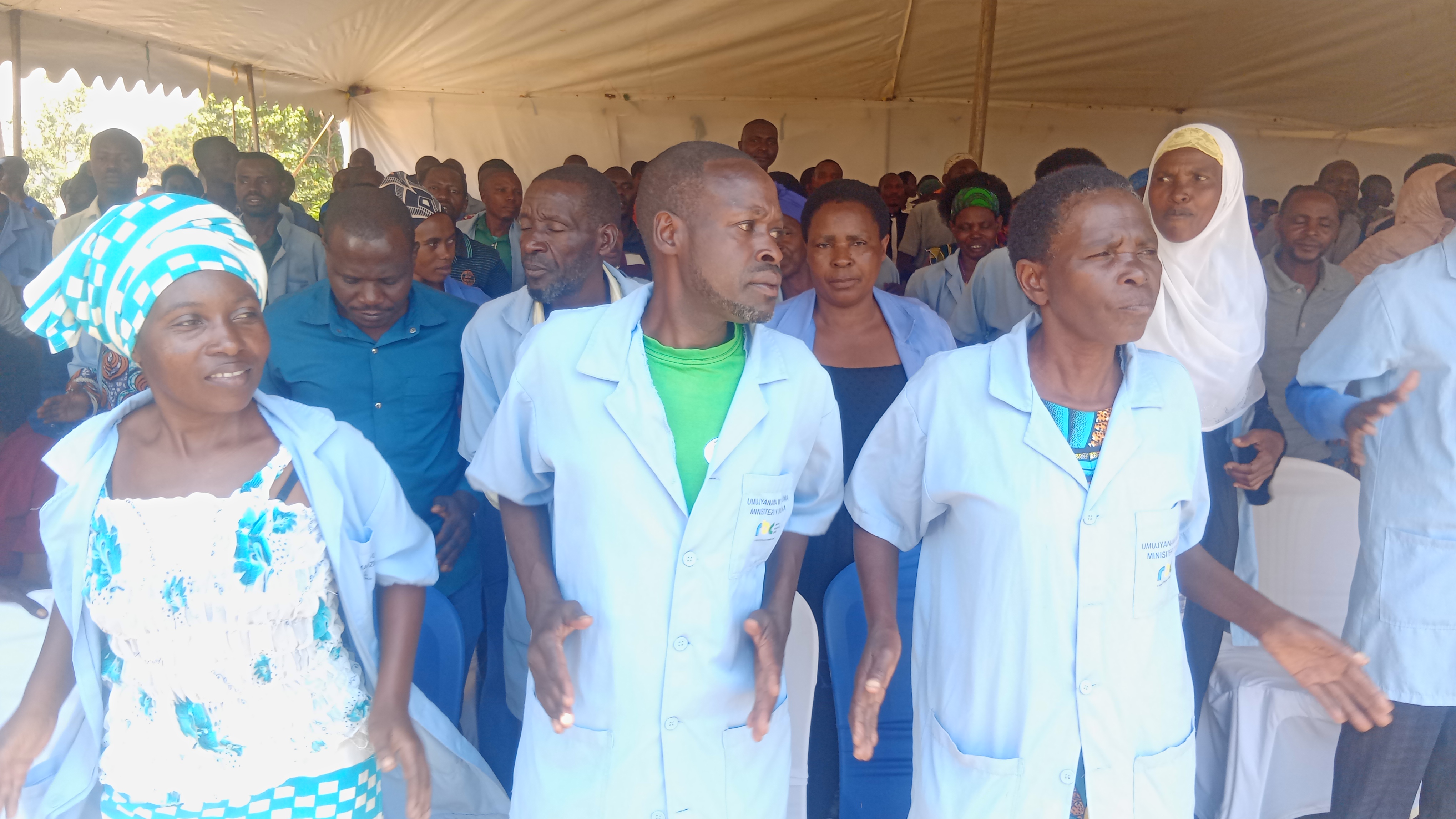 Abajyanama b'ubuzima bo mu Karere ka Gatsibo bavuga ko bakeneye imiti y'ingenzi ihagije n'udukingirizo two guha urubyiruko