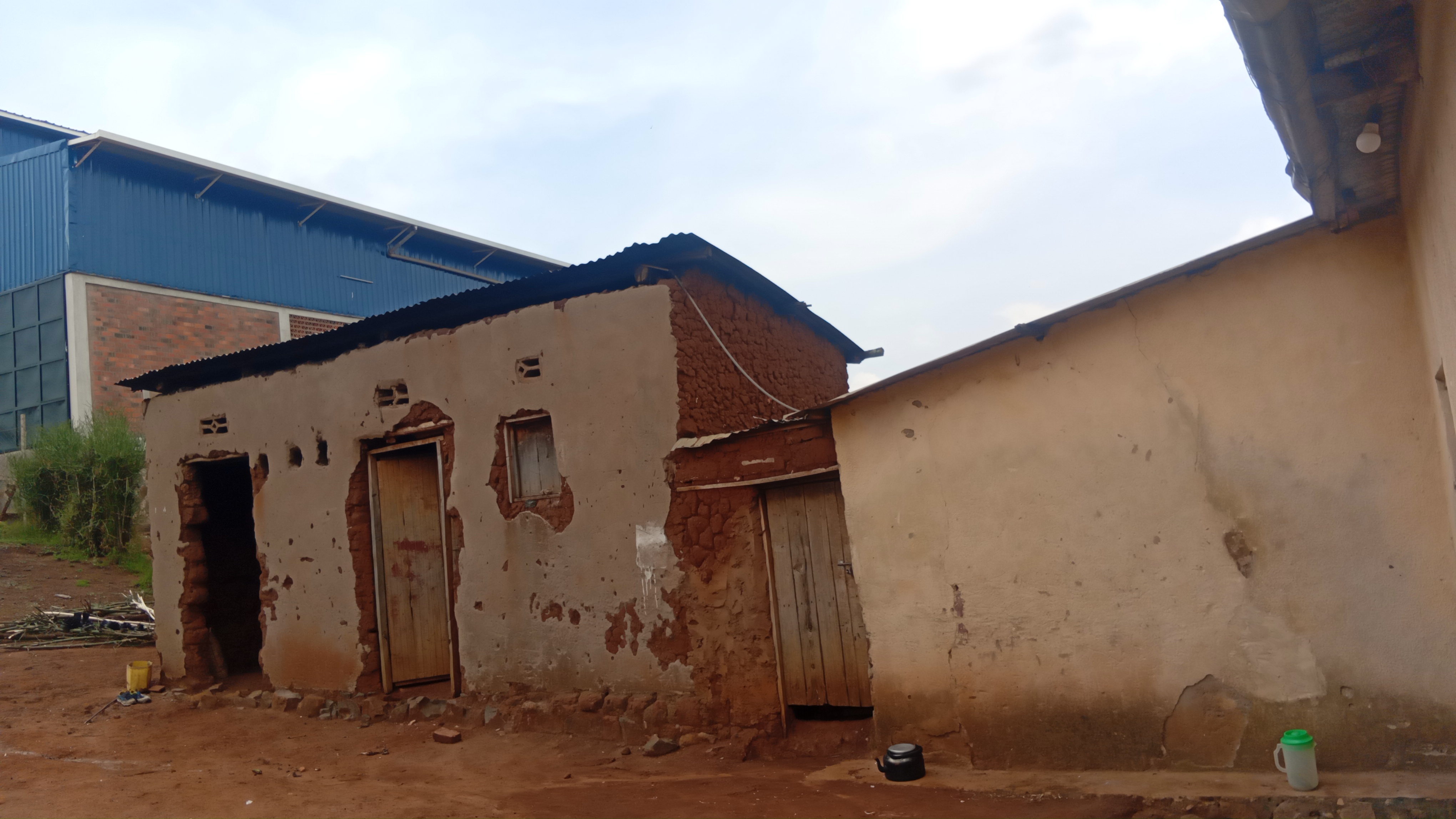 Bamwe mu baturage bavuga ko nta burenganzira bafite bwo kuvugurura inzu zabo