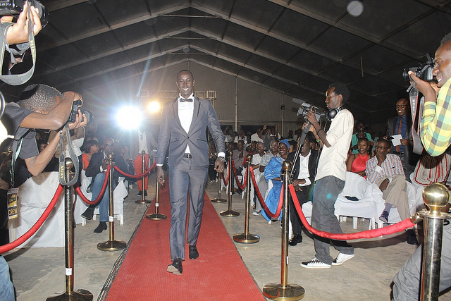 Claude Ndayishimiye kuri Red Carpet yinjira muri Groove Awards Rwanda 2013