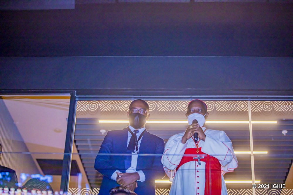Cardinal Kambanda yibukije abitabiriye igitaramo ko impamvu Noheli ikwiye gufatwa nk'umunsi wo kwizihiza ko Yezu yemeye kwicisha bugufi