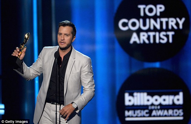 Luke Bryan yegukanye igihembo cya Top Country Artist
