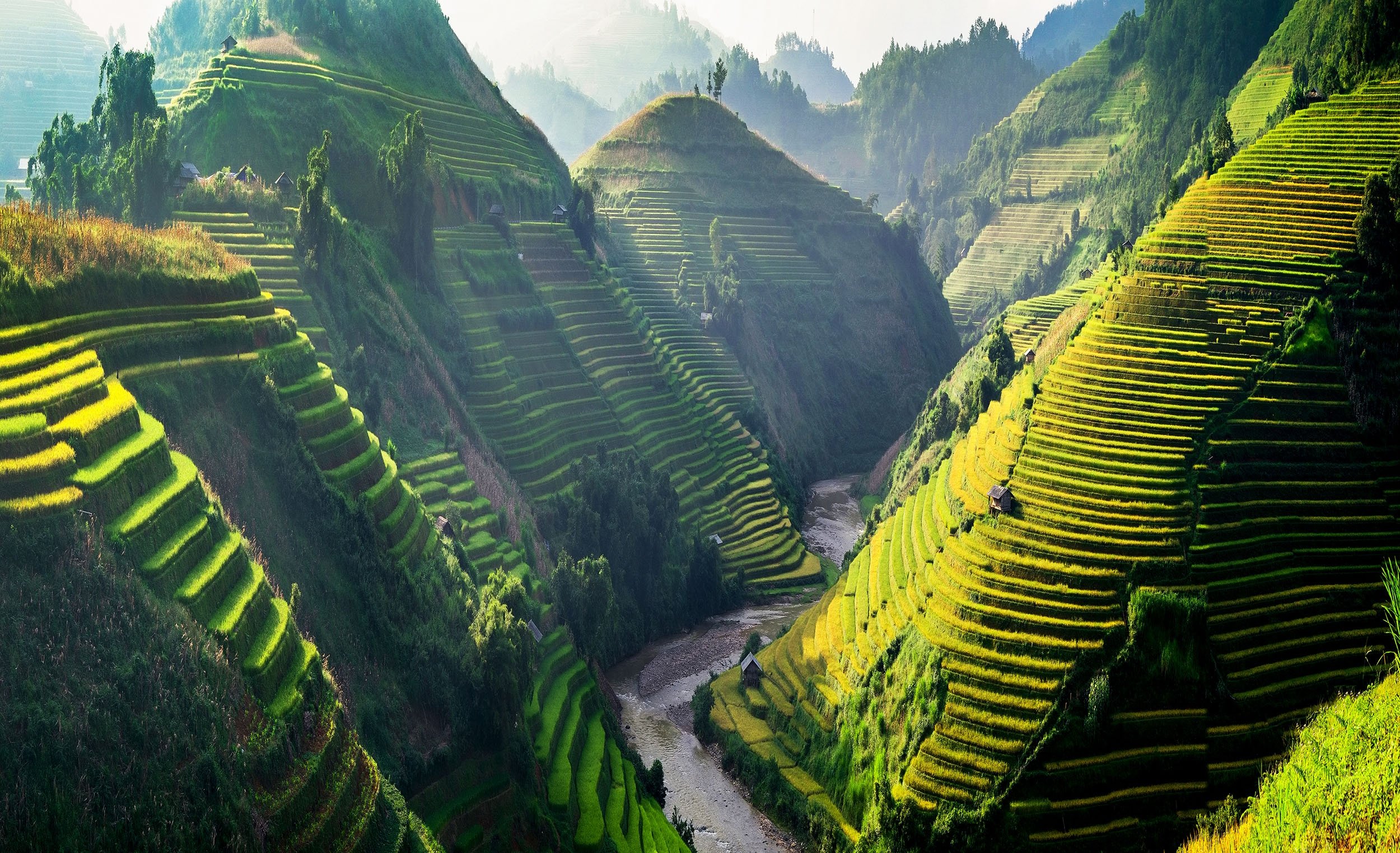 Vietnam ifite imisozi myinshi miremire kandi iteye amabengeza