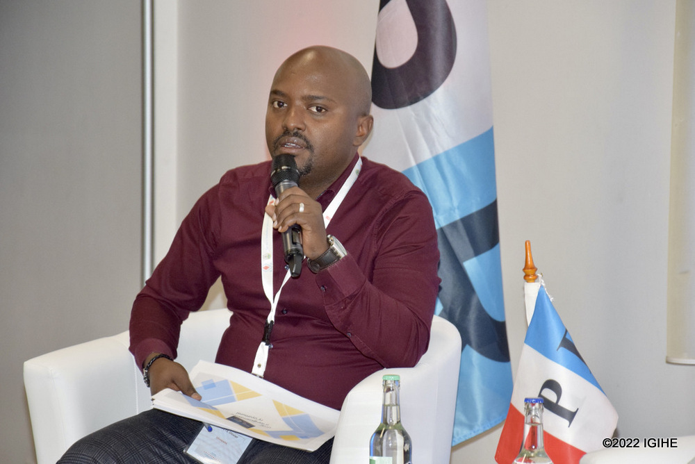 Olivier Gatete atanga ikiganiro ku bijyanye n’imikoreshereze y'imbuga nkoranyambaga