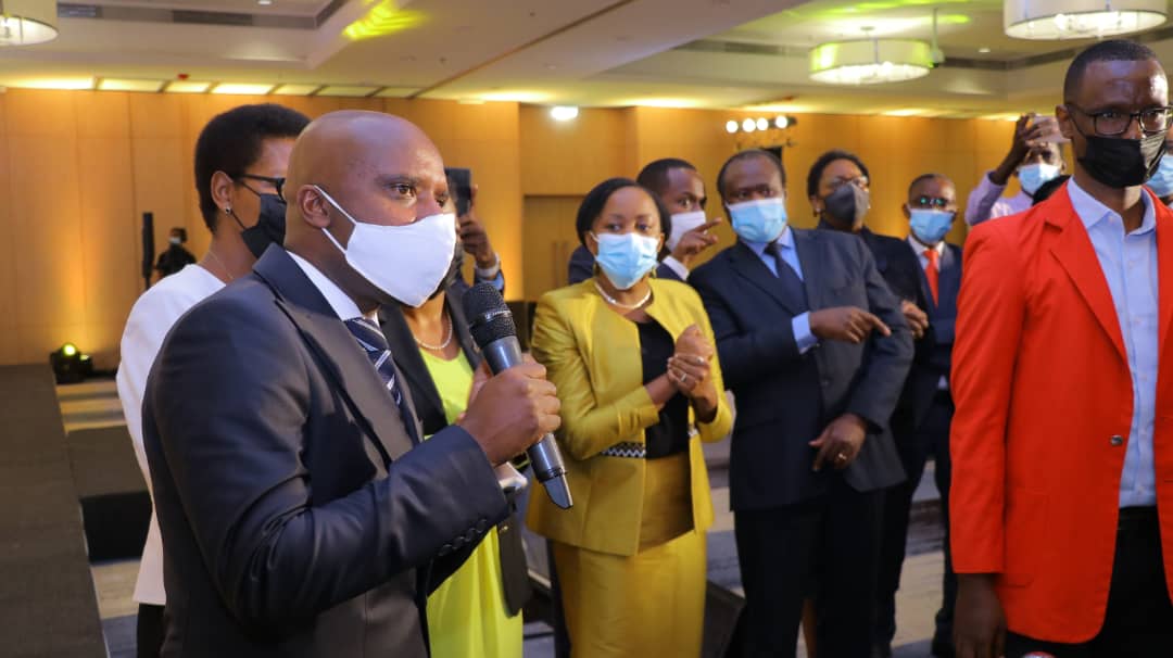 Umuyobozi wa RSE, Celestin Rwabukumba niwe wafunguwe Isoko ryo kuri uyu wa Kabiri, ari na ryo rya mbere ryatangiriyeho imigabane ya MTN Rwandacell Plc