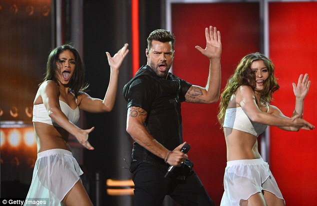 Ricky Martin yaririmbye indirimbo ye nshya One Love, One Rhythm