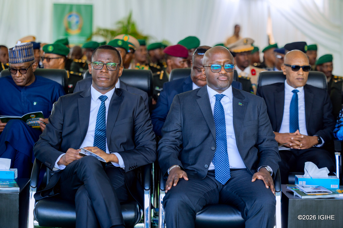 Minisitiri w'Ububanyi n'Amahanga, Olivier Nduhungirehe na Minisitiri w'Ubutegetsi bw'Igihugum Habimana Dominique bitabiriye igikorwa cyo gusoza amahugurwa yahawe ba ofisiye 108 bo mu bihugu 20 bya Afurika