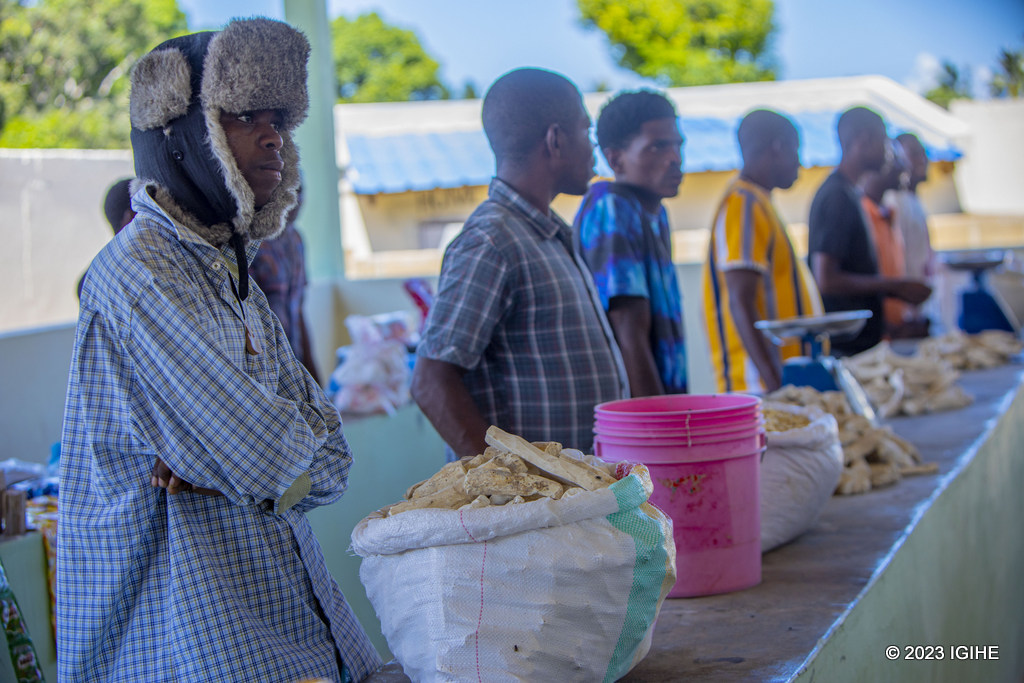 Ibikorwa by'ubucuruzi byarasubukuwe ku baturage bubakiwe isoko n'Inzego z'Umutekano z'u Rwanda