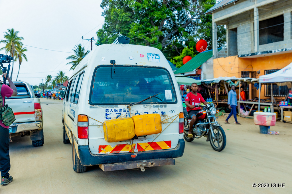 Abakora ubucuruzi, babasha kujya kurangura hanze y'Umujyi wabo ariko baba baherekejwe n'Ingabo z'u Rwanda cyangwa iza Mozambique