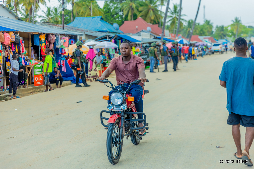 Abasore benshi bo muri uyu mujyi bakora umwuga wo gutwara abantu kuri moto