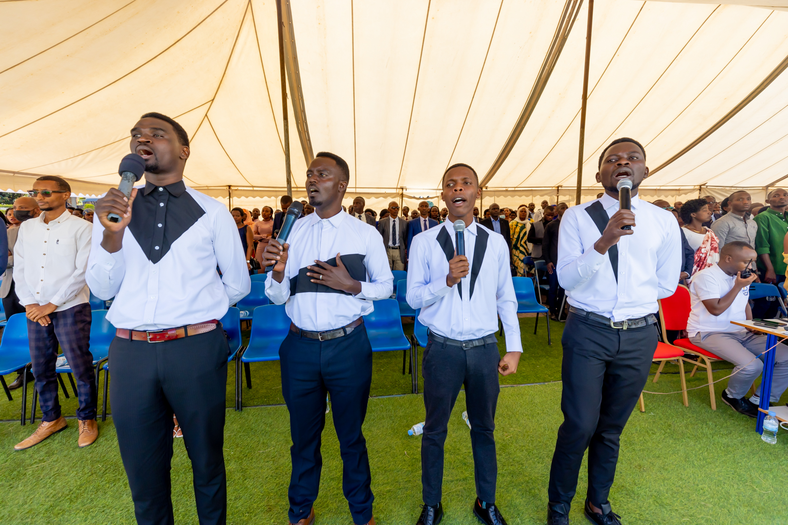 Korali Yesu Araje yo mu Itorero ry’Abadiventisiti b’Umunsi wa Karindwi ni yo yasusurukije abitabiriye ibi birori binyuze mu bihangano bihimbaza Imana