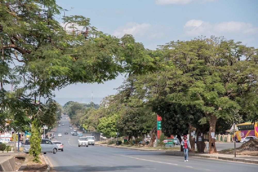Uyu mujyi ufatwa nk'uwa karindwi ukomeye muri Zambia. Benshi bawukundira ikirere gihehereye n'amafu aturuka mu Mugezi wa Zambezi