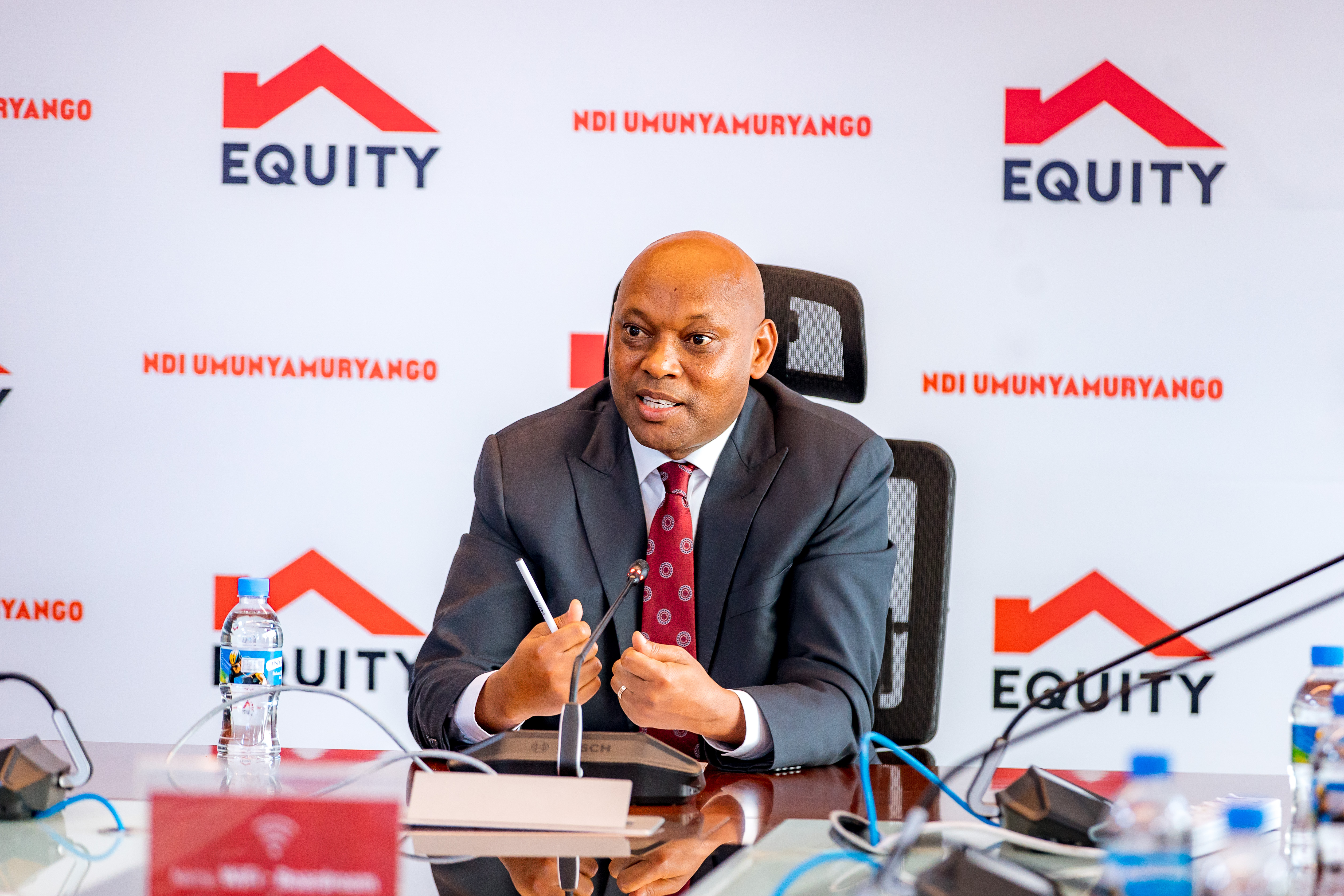 Umuyobozi Mukuru wa Equity Bank Rwanda, Hannington Namara yavuze ko bagamije gufasha abakiliya kwiyumva nk'abanyamuryango