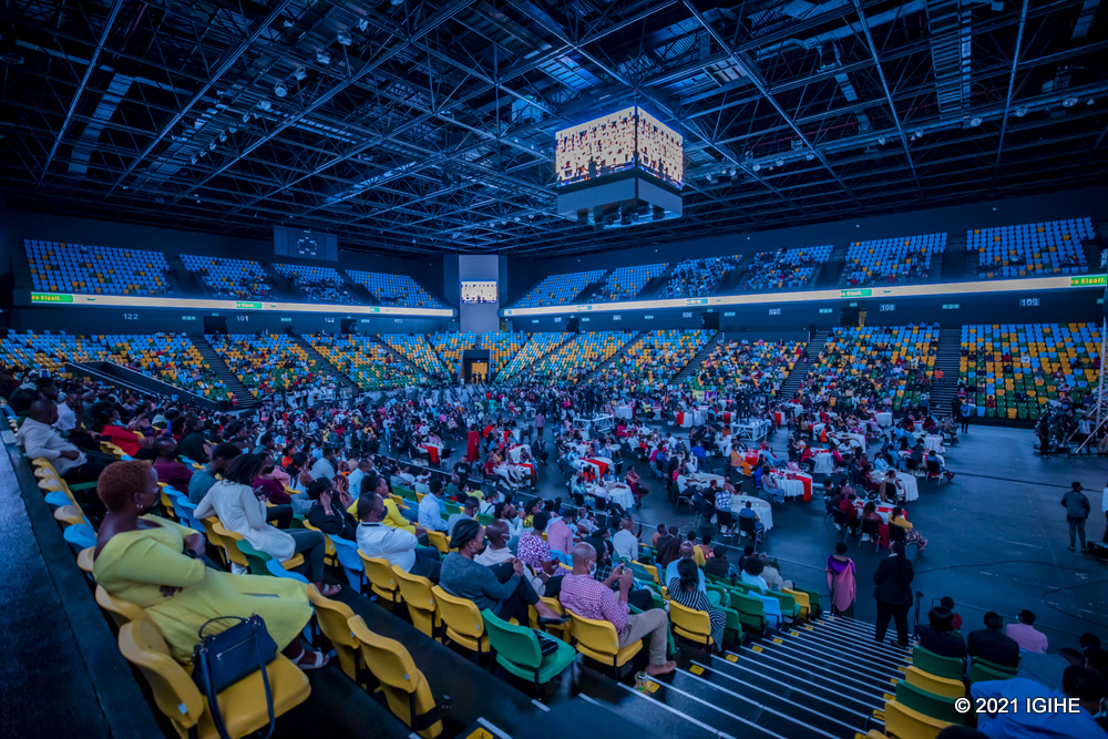 Abari muri Kigali Arena banyuzwe n'umuziki bacurangiwe