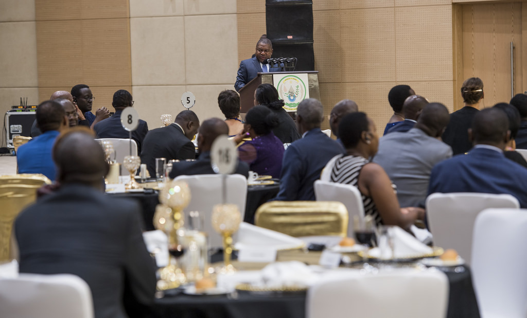 Perezida Nyusi azasura ibice bitandukanye mu Rwanda