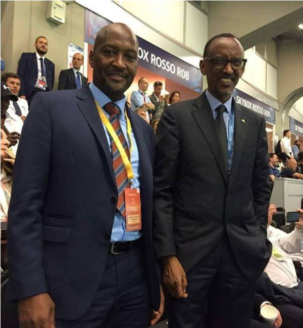 Perezida Kagame na Perezida wa Ferwafa i San Siro ahabereye umukino wa nyuma wa UEFA Champions League