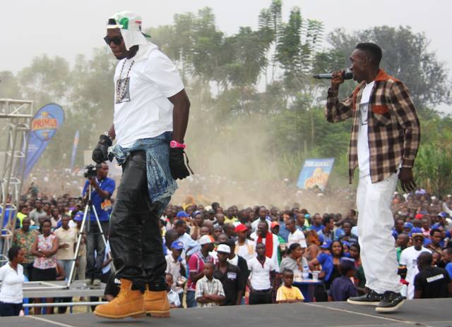 Khalfani yagaragaye ubwo yafashaga Bull Dogg kuririmba muri PGGSS