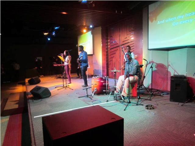 Beauty for Ashes baririmbira Imana mu njyana ya Rock
