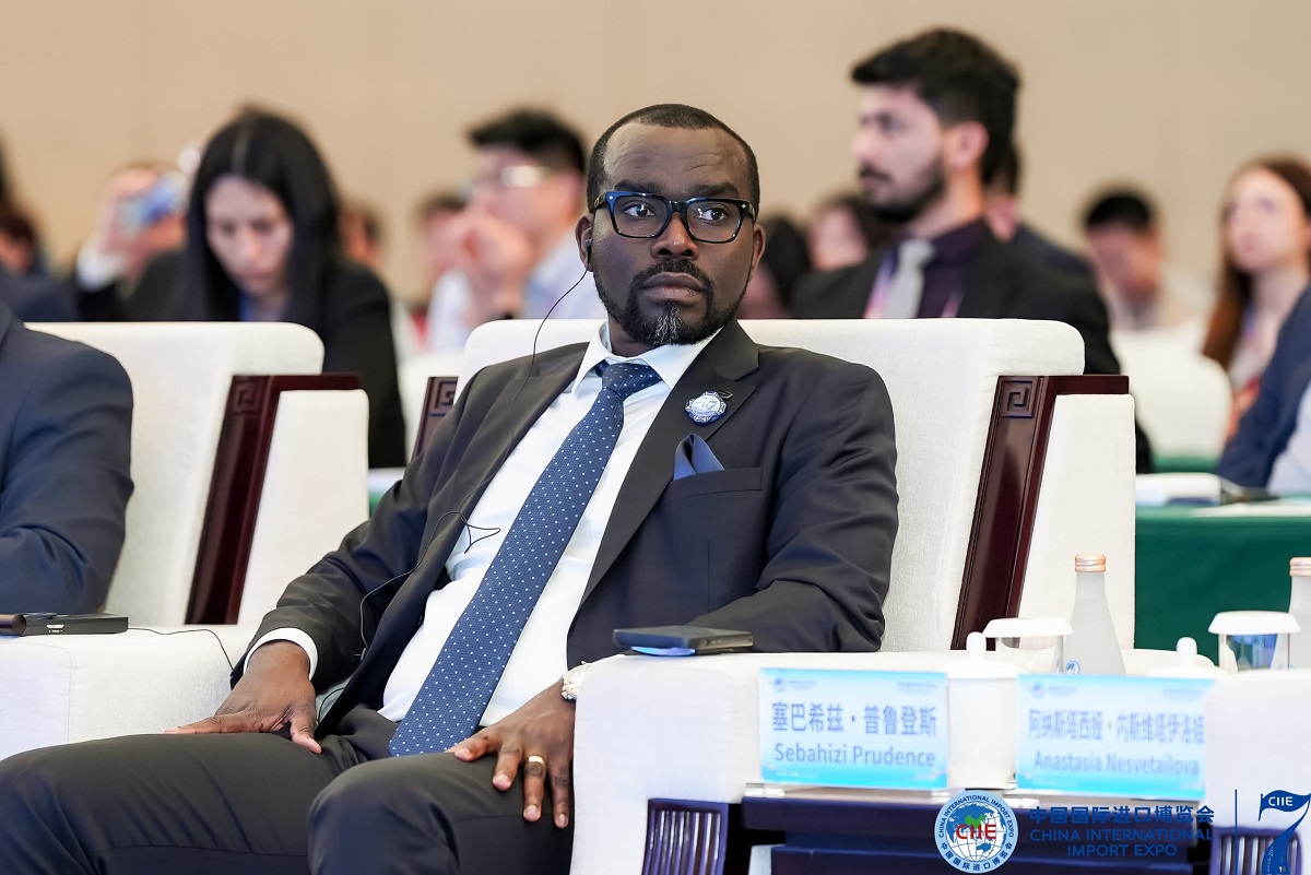 Minisitiri w'Ubucuruzi n'Inganda, Sebahizi Prudence yavuze ko bari gukangurira abashoramari b'Abashinwa kuza gushora mu bijyanye no kongerera agaciro ibicuruzwa byo mu Rwanda bikorewe mu gihugu