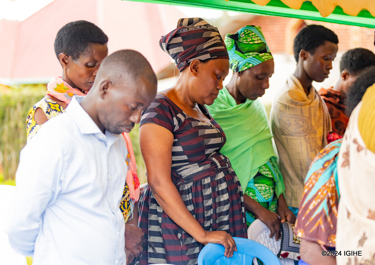 Mbere yo gushyikiriza inkunga bageneye abarokotse Jenoside yakorewe Abatutsi bikozwe n'abacungamutungo bo muri banki zitandukanye zo mu Rwanda, hafashwe umunota wo kwibuka abazize Jenoside yakorewe Abatutsi
