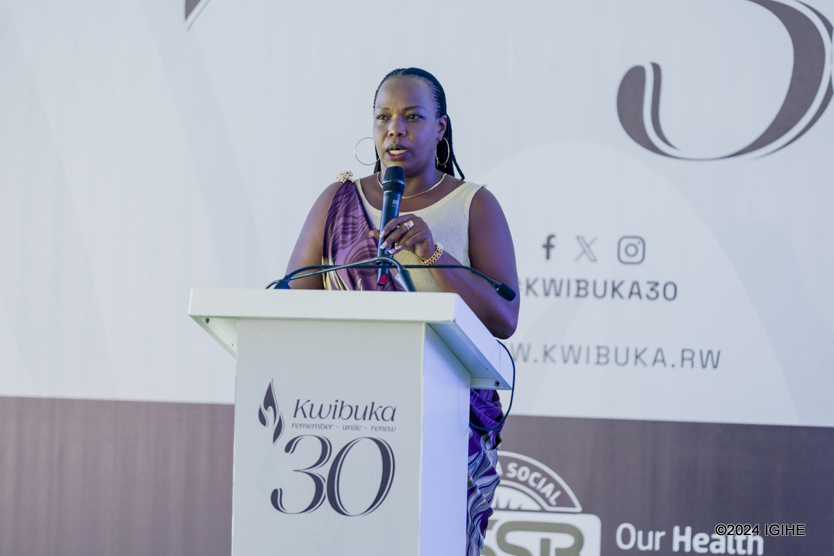 Adelaide Gakwaya wari uhagarariye imiryango y'ababuze ababo bishwe muri Jenoside yakorewe Abatutsi bahoze ari abakozi ba Caisse Sociale du Rwanda yashimiye RSSB yabarihiye amashuri ubu "tukaba turi abagore n'abagabo bari mu kazi bafite ubuzima bwiza."