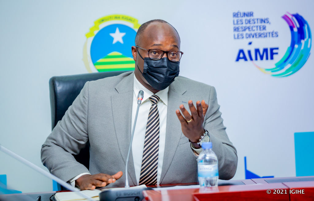 Umuyobozi w’Umujyi wa Kigali, Pudence Rubingisa, yatangaje ko inama izakorwa hubahirizwa ingamba zose zo kurwanya icyorezo cya COVID-19