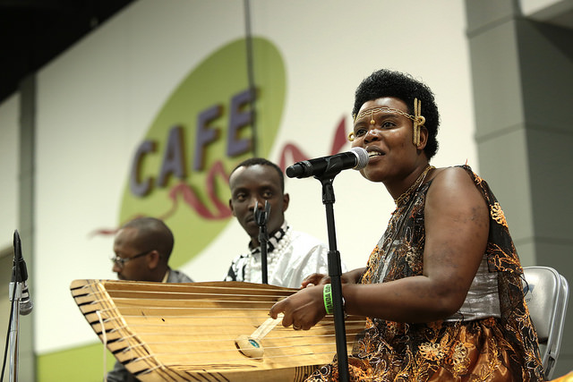 Sophie Nzayisenga azaba ari muri iki gitaramo akazacuranga inanga. Hazaba hari n'ababyinnyi b'injyana gakondo nyarwanda