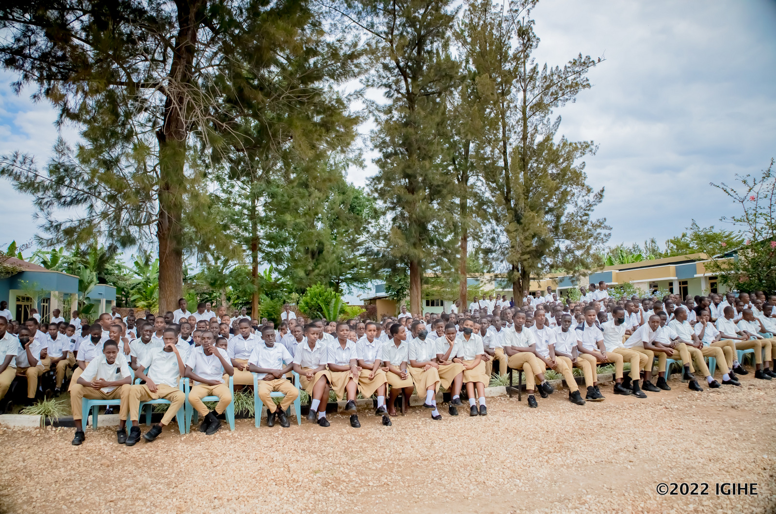 Abanyeshuri bakurikiye impanuro bahawe n'ubuyobozi bw'ishuri na bakuru babo bize muri iki kigo mu myaka yashize