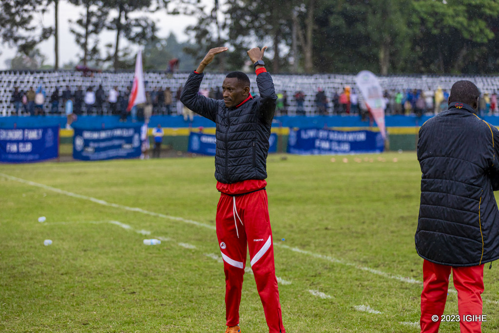Mugiraneza ahagurutse abafana mu minota ya nyuma y'uyu mukino Musanze FC yatsinzemo Rayon Sports