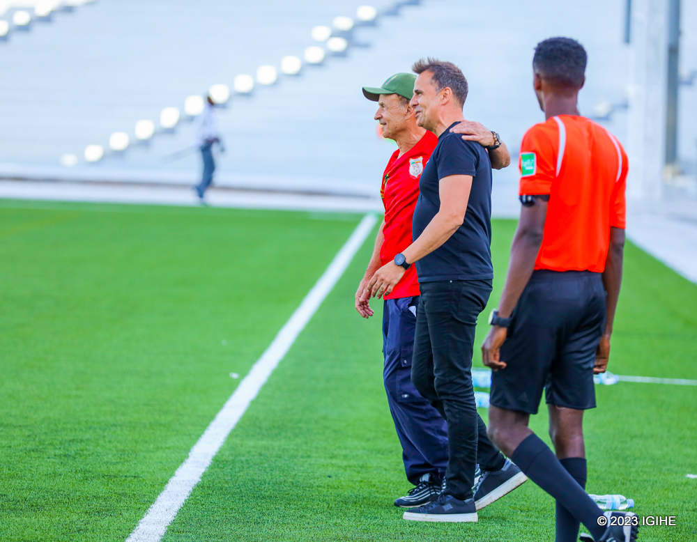 Carlos Alós Ferrer w'u Rwanda na Gernot Rohr wa Bénin basoje umukino baseka