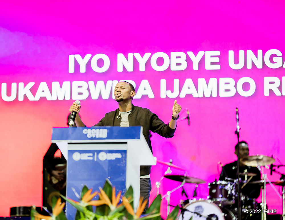 Nkomezi Prosper yishimiwe cyane mu ndirimbo ze zikunzwe