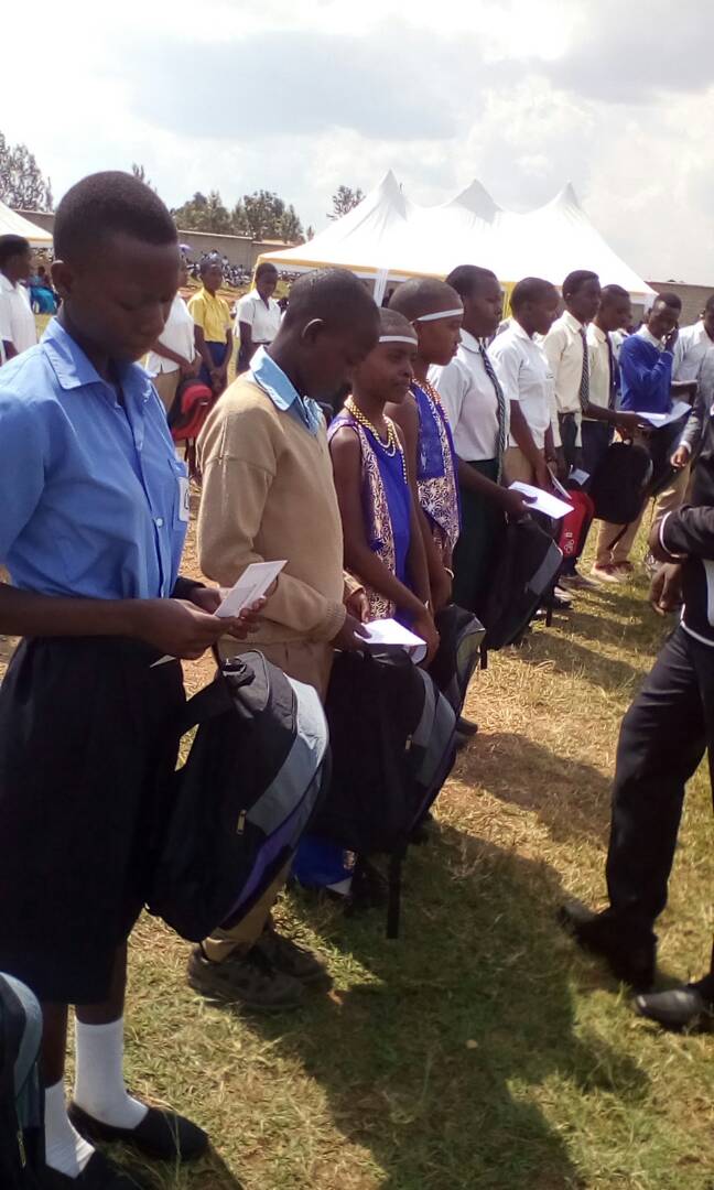 Abanyeshuri bo muri Diyosezi zitandukanye batsinze neza mu masomo yabo, barahembwe