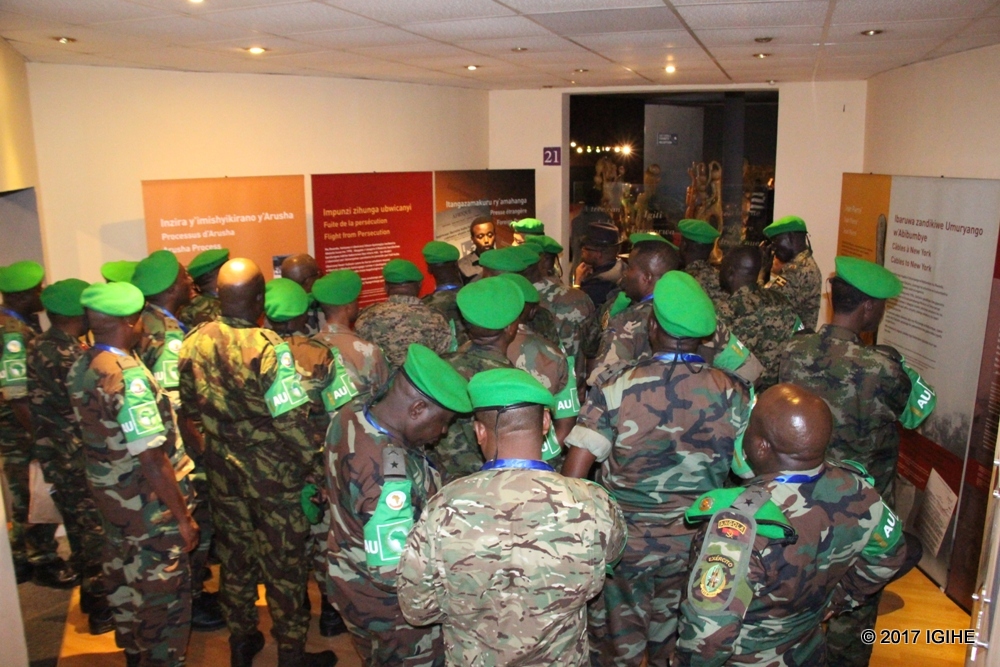 Izo ngabo zatambagijwe ibice bitandukanye by'uru rwibutso basobanurirwa ibibigize
