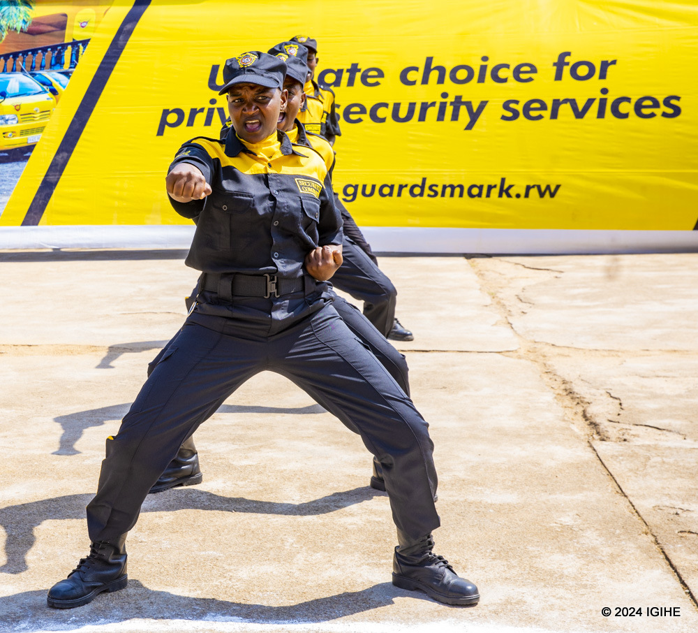 Abahawe Impamyabumenyi na Guardsmark berekana uko warwanya umwanzi