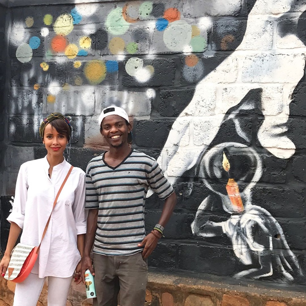 Mbere yo kujya i Rubavu Sonia Rolland yasuye umunyabugeni witwa Rukundo