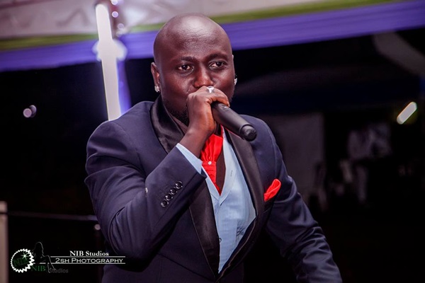 Dr Claude yaririmbiye abageni