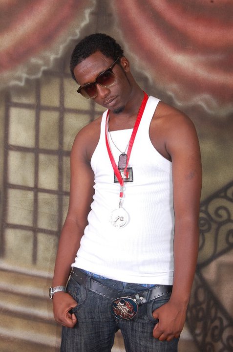 Uyu ni Safi wo muri Urban Boyz; aramutse aheze i Burayi byaba byoroshye ko iri tsinda risenyuka kuko ari we ukunze kuririmba henshi mu ndirimbo zabo