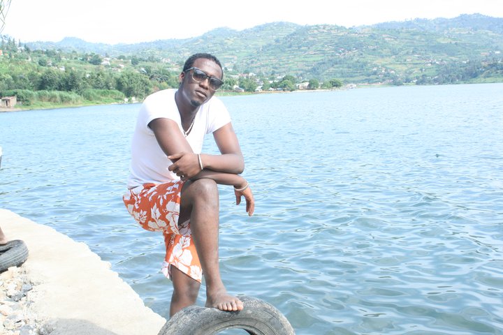 Safi aha yari akiri mu rukundo na Knowless Butera, umwe mu bahanzi bazwi cyane kandi bakunzwe n'ubu mu Rwanda