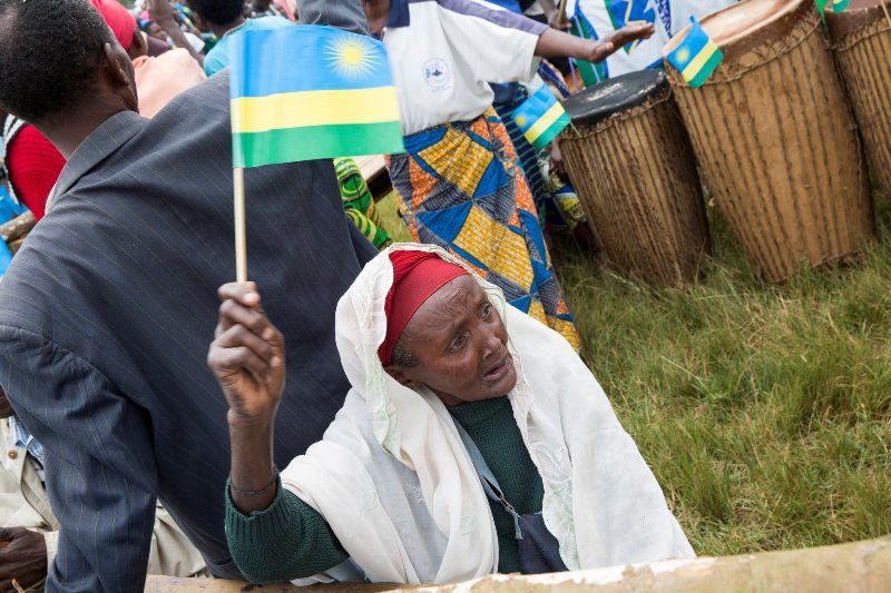 Bamwe iyo bamurata ntibahishira n'imvamutima (Emotions)