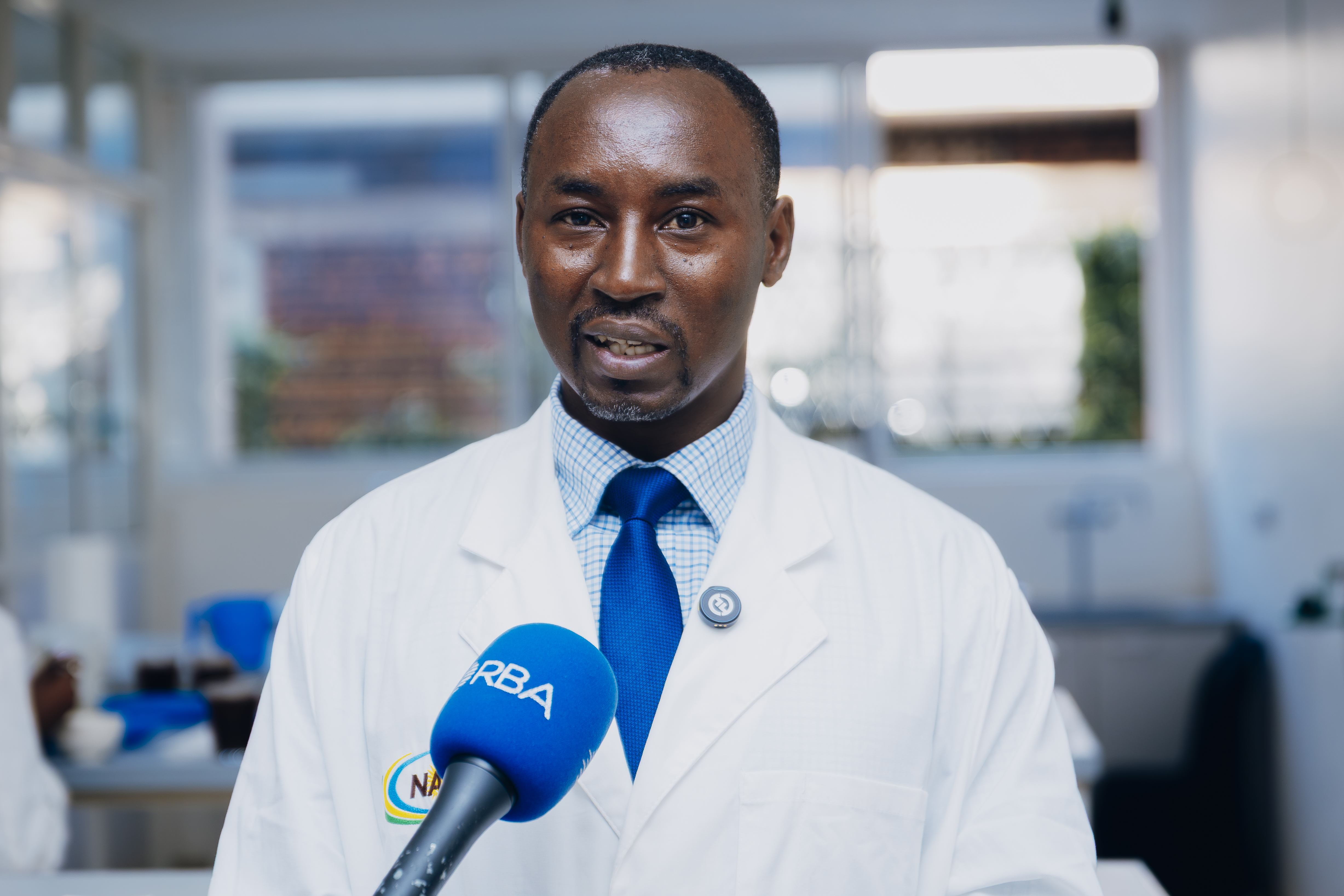 Munyaneza Jean Marie Vianney yavuze ko iyi laboratwari igizwe n’ibice byinshi birimo ibipima ubutaka n’ibihingwa