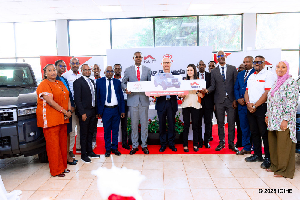 Abakiliya ba Equity Bank Rwanda Plc bagiye koroherwa no gutunga imodoka za Toyota
