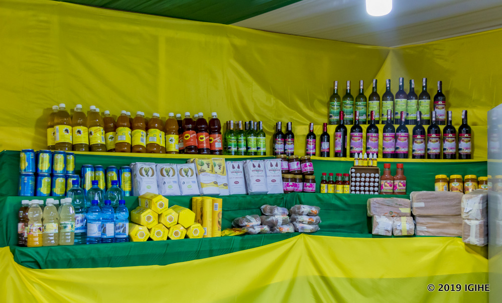 Ibucuruzwa bitandukanye bya Entreprise Urwibutso biri muri Expo ya Made in Rwanda