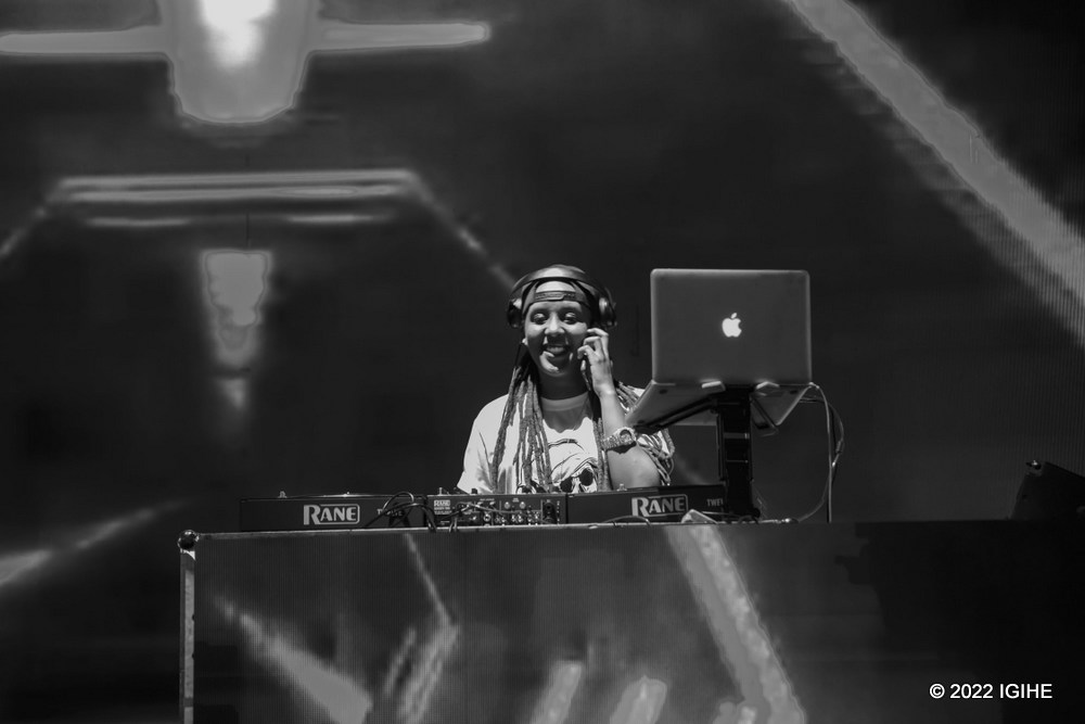 Dj Ira yatangiye gususurutsa abitabiriye iki gitaramo hakiri kare