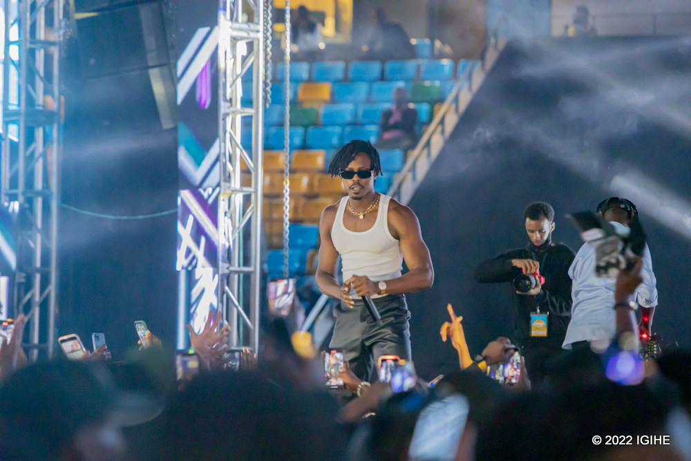 Umuhanzi w’Umunya-Nigeria Ladipo Eso wamenyekanye nka LadiPoe yatunguranye mu gitaramo i Kigali