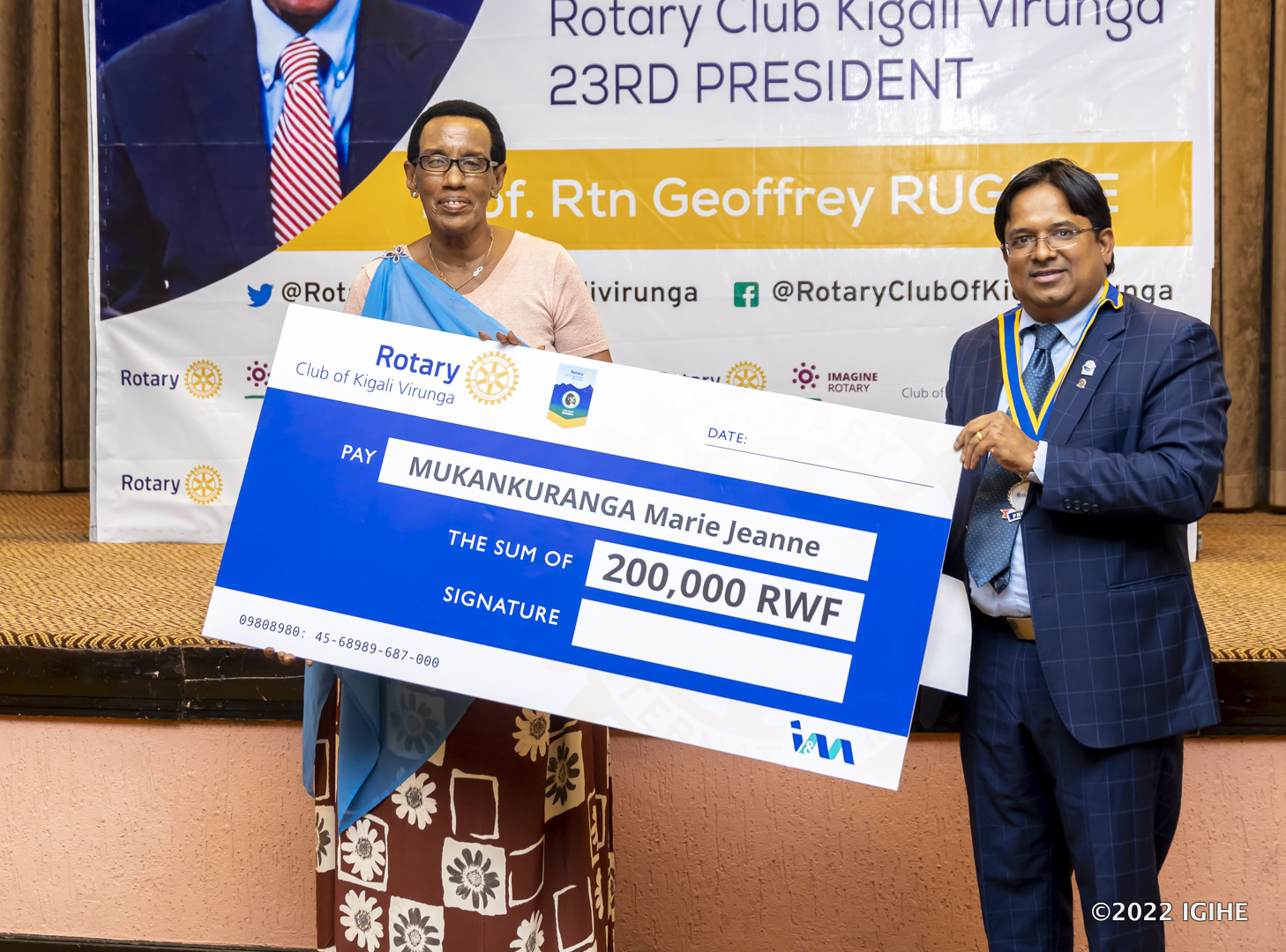 Mukankuranga Marie Jeanne (Mariya Yohana) yahawe ishimwe ry'ibihumbi 200 Frw ku bwo gukoresha indirimbo mu bikorwa byubaka sosiyete